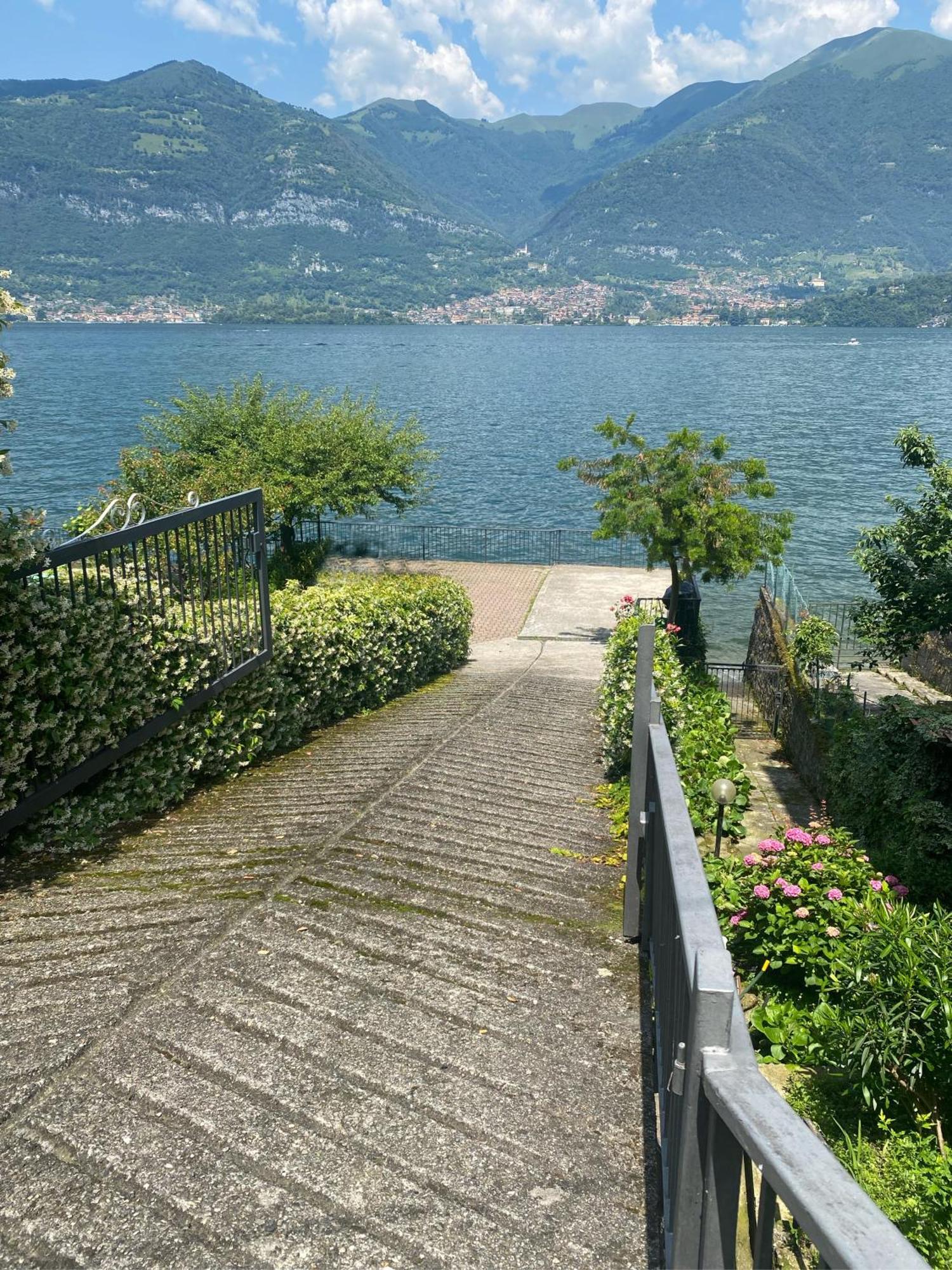 Peonia Apartment - Appartamento Vista Lago Lezzeno Kültér fotó