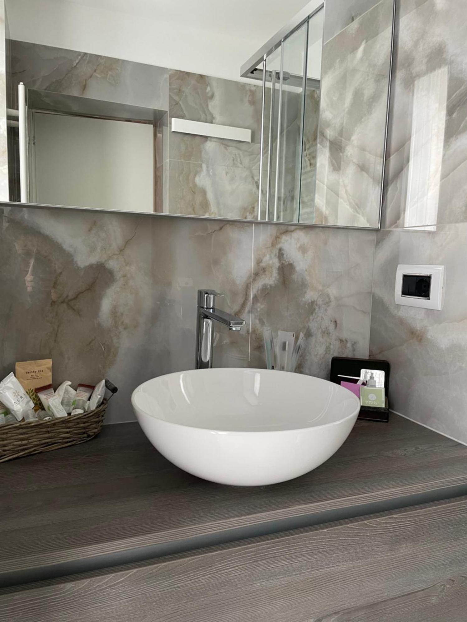 Peonia Apartment - Appartamento Vista Lago Lezzeno Kültér fotó