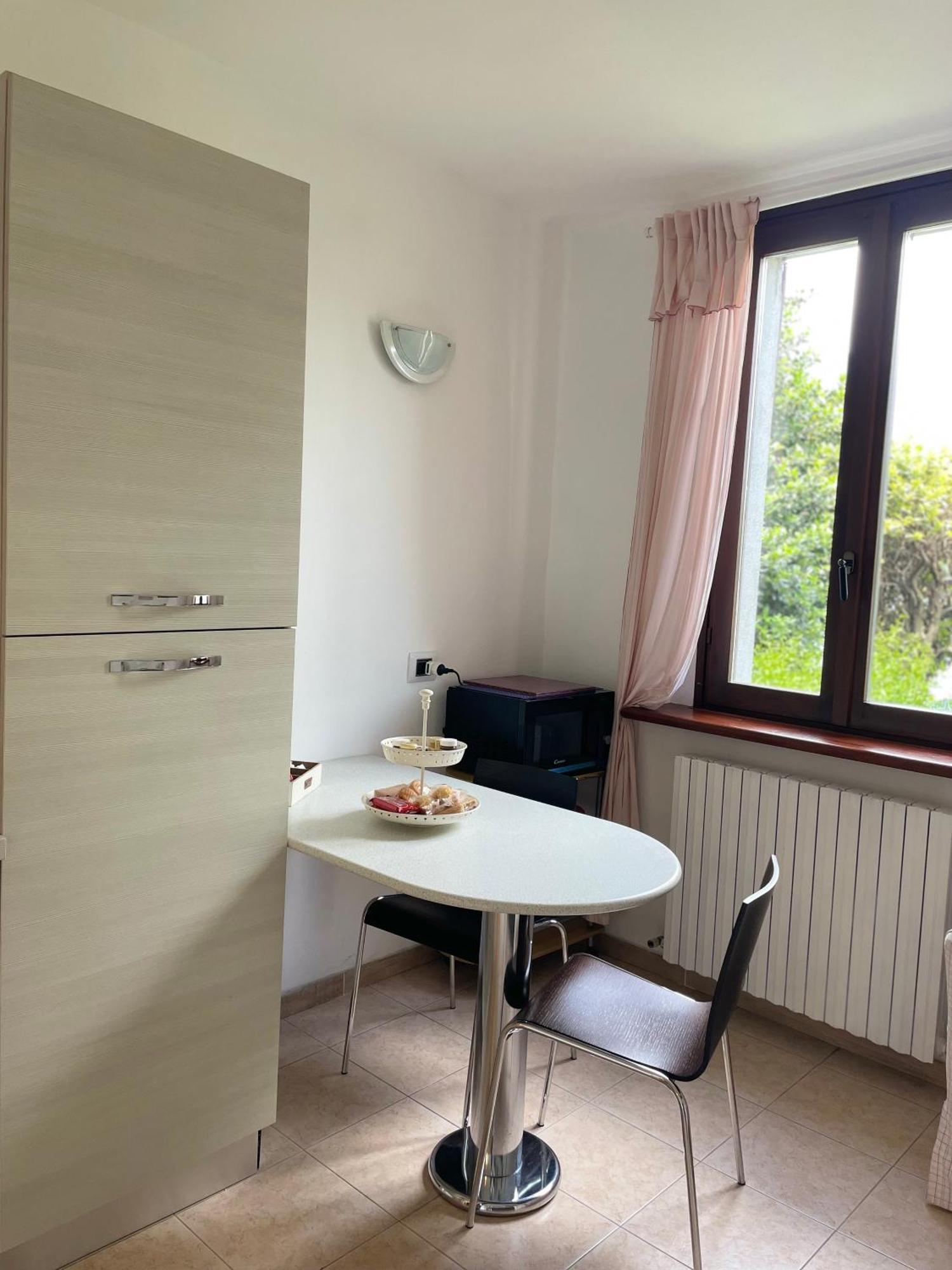Peonia Apartment - Appartamento Vista Lago Lezzeno Kültér fotó